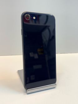Apple iPhone SE3 64gb. ( Unlocked Phone )