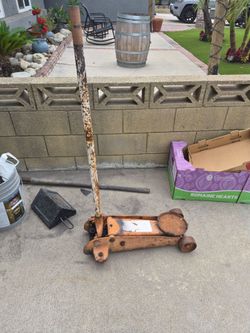 Floor jack $25