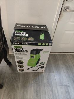 Electric chipper shredder