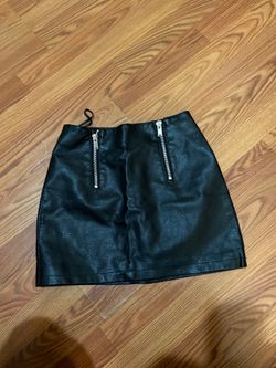 Forever 21 black leather skirt size small