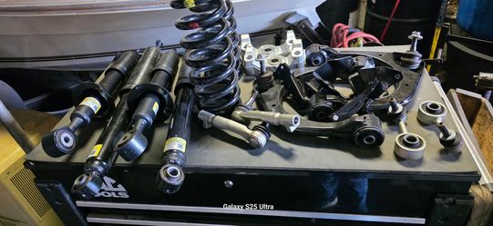 OEM suspension kit for 22 and up Toyota Tundra and Sequoia brand new been sitting