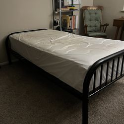 Twin size/single bed