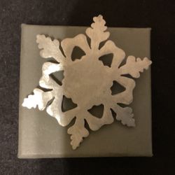 Large SilverTone Snow Flake Brooch 