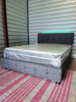 NEW QUEEN-SIZE PILLOW TOP MATTRESS AND BOX SPRING
