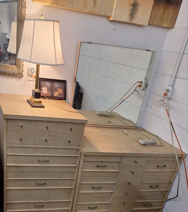 Mainline by Hooker (3) pc Mid-Century Blonde Bedroom Set