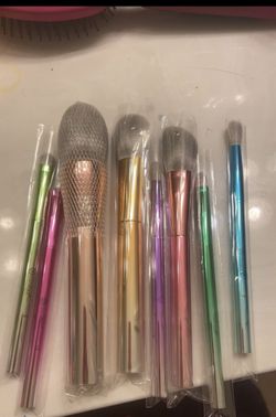 Makeup brushes