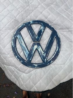 Split window VW bus front emblem (Volkswagen)