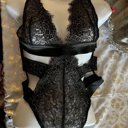 Victoria’s Secret lingerie teddy bodysuit Sz medium ❤️