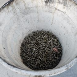 Bucket Of Rails (Tools)