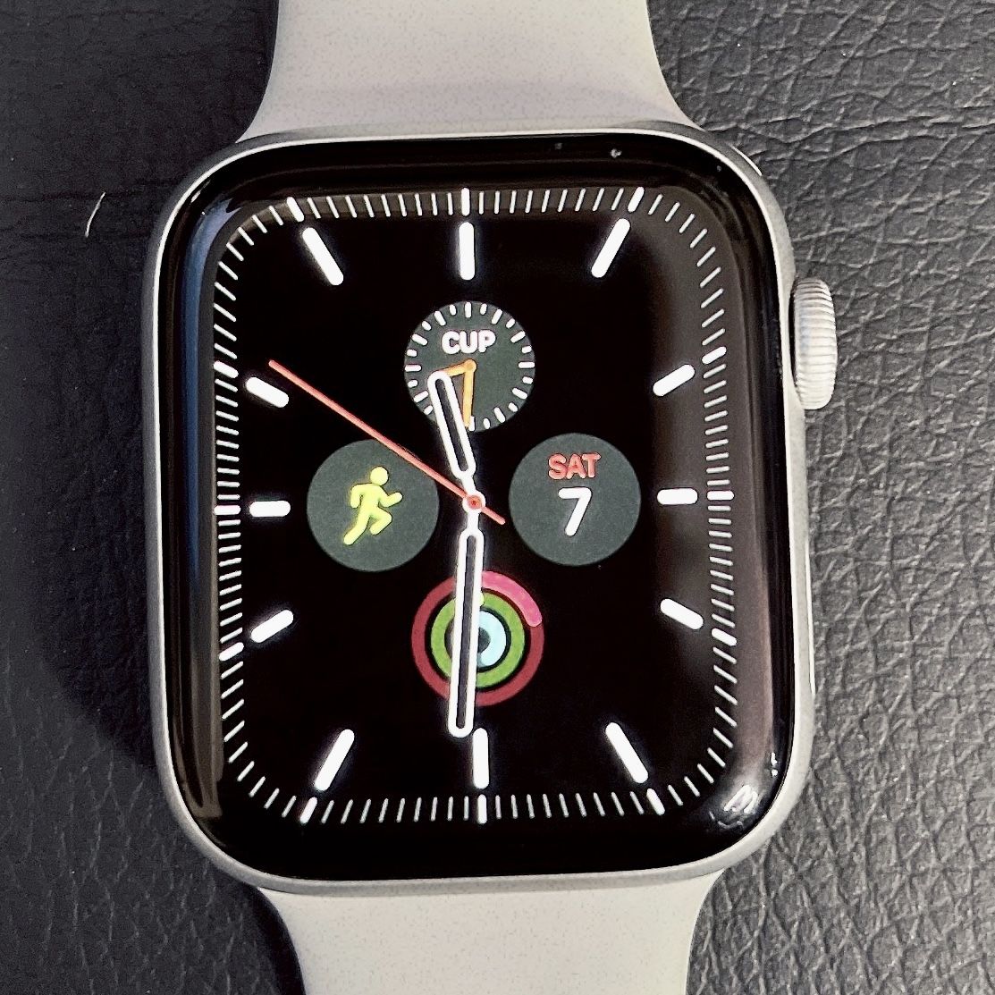 Apple Watch Series 5 (GPS 44MM) Silver Aluminum Case with White Sport Band