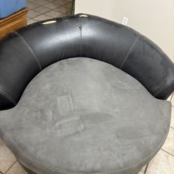 Circle couch spins