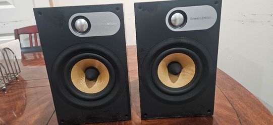 Bowers & Wilkins 687 Speakers