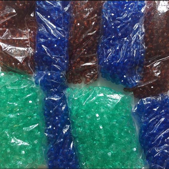 Huge Lot of 7500 Mix Faceted Plastic Beads Crafts Jewelry Bracelets Ornament