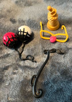 Monster High Freak Du Chic Circus Rochelle Goyle’s Accessories