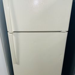 GE Refrigerator Extra Clean 