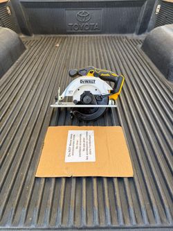 NEW DEWALT 20V MAX Cordless Brushless 6-1/2 in. Sidewinder Style Circular Saw (Tool Only) **1 Available, FIRM PRICE**