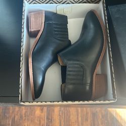 Charles David  Shoes 