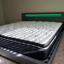 NEW KING-SIZE PILLOW TOP MATTRESS AND BOX SPRING 🆕️