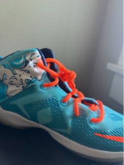 Basketball shoes