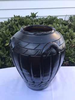 Beautiful Tall Black Ceramic 🌺 Flower 🏺 Vase