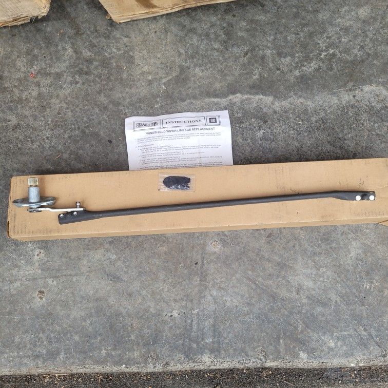 GM Windshield Wiper Housing and Link
