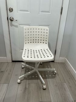 IKEA White Swivel Desk Chair