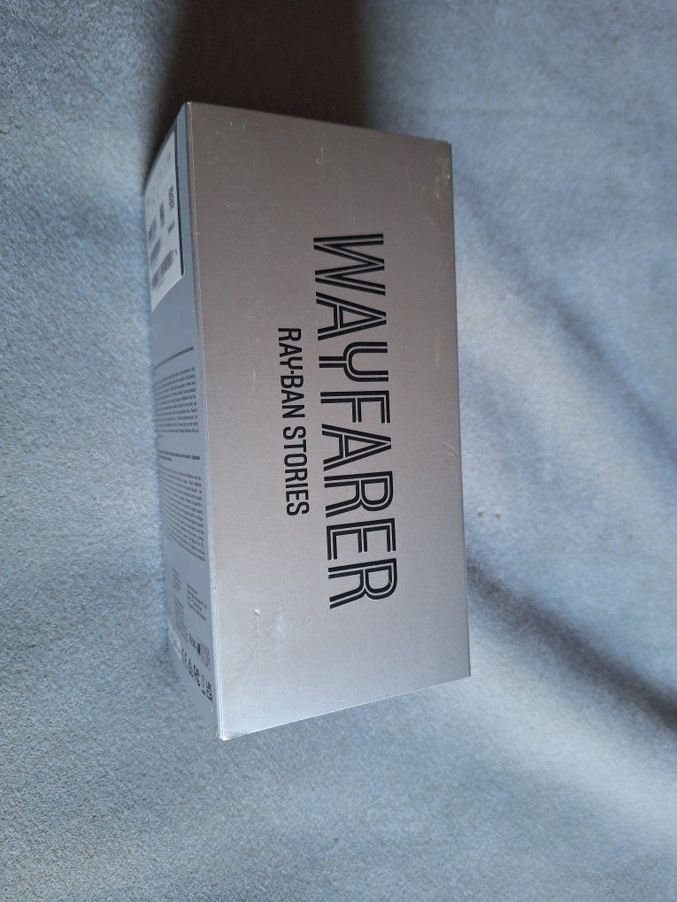 Wayfarer Ray-Ban Stories For Men (Regular Price $329.00)whit Camara