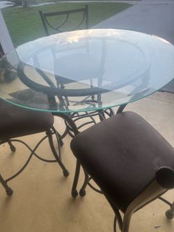 Round Glasse table with 4 chairs