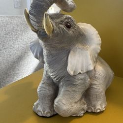 Cute Elephant Figurine / Home Decor 🐘