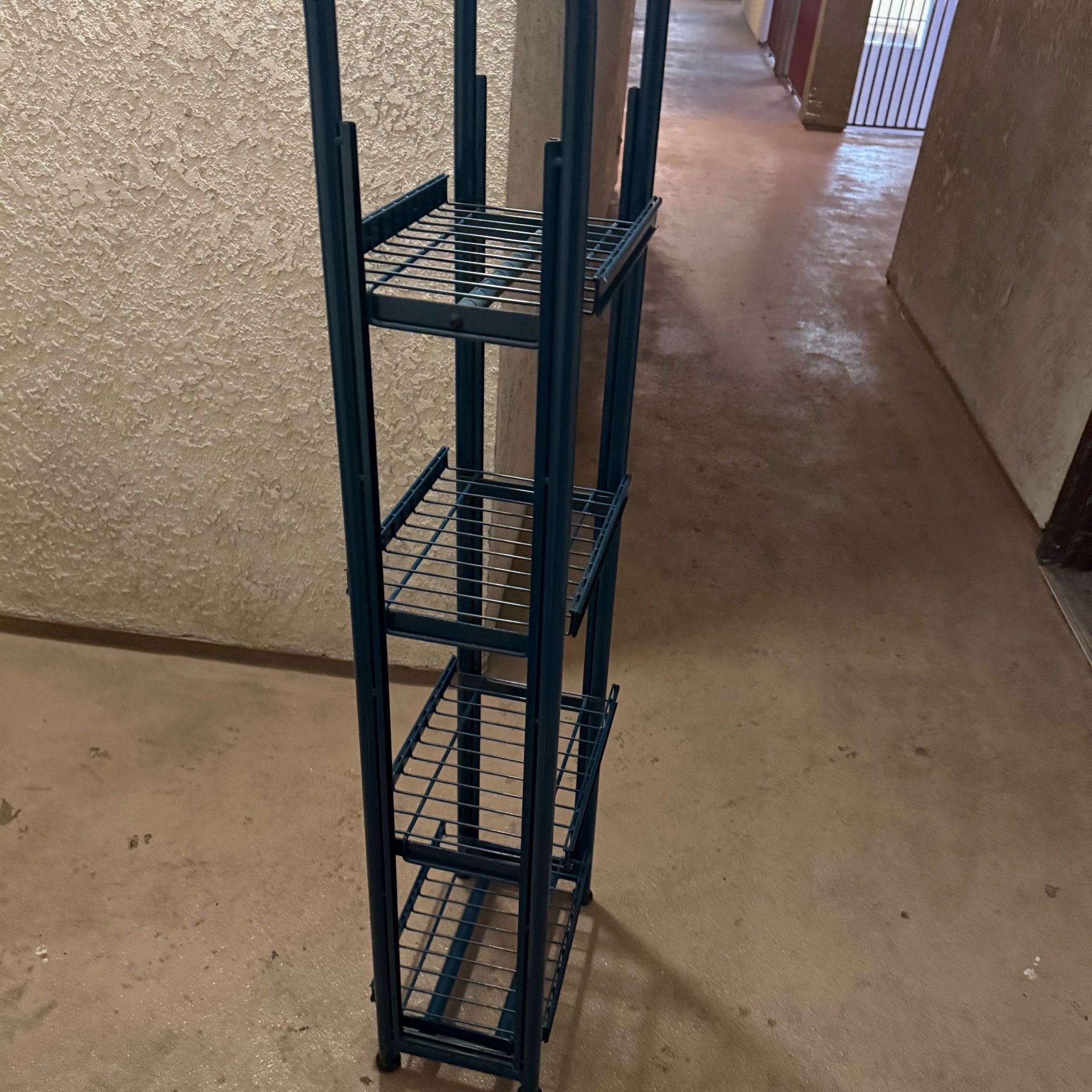 Sturdy shelf