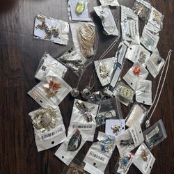 Joyería aretes  cadenas broches  de  prender