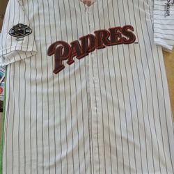 Collectibles San Diego Padres Tony Gwynn Kids T-Shirts 19 for Sale in Chula  Vista, CA - OfferUp