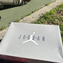 JORDON 11 Retro Grey Size 6