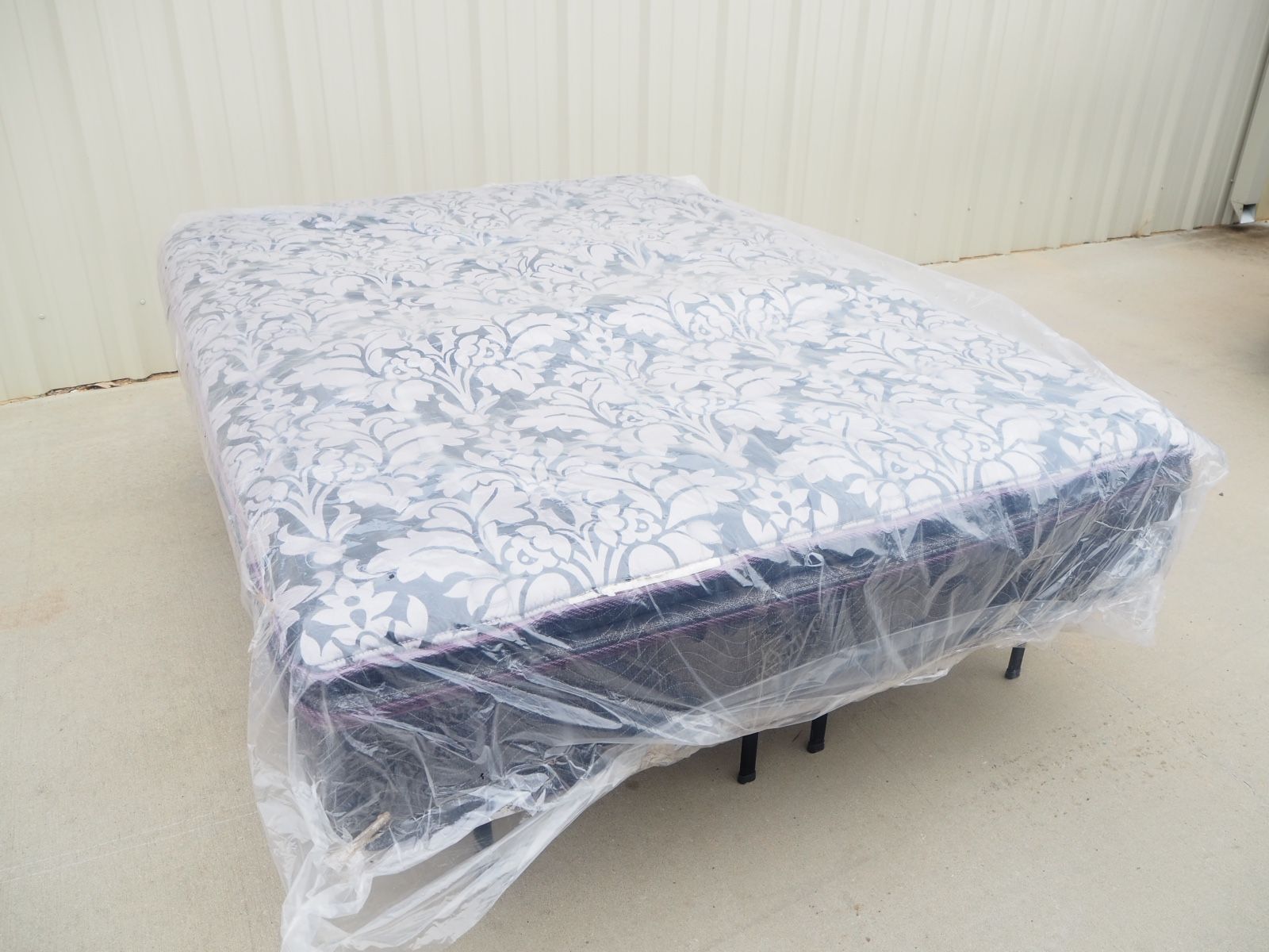 $175 Adjustable  Queen Bed W/Mattress 