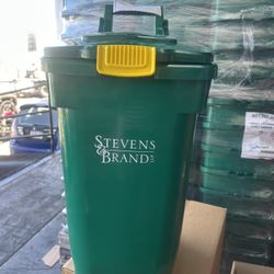 13 Gallon Trash Container 