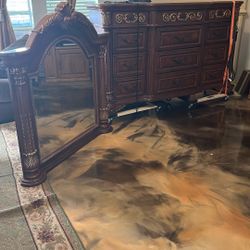 Dresser With Mirror 