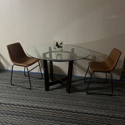 Beautiful Dining Glass Table With Two Chairs Very Confort , 45 Inches Round 