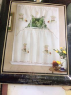 New Kitchen curtains brand new (x2)$5 nueva cortinas tengo dos para la cocina