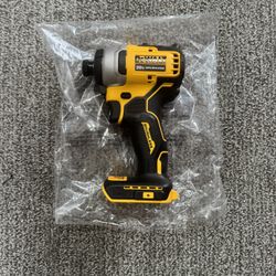 Dewalt Atómico 1/4 Driver $50