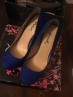Shoes size 6