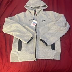 brand new nike tech with tags