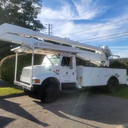 Bucket Truck, Ford 4700  For Sale