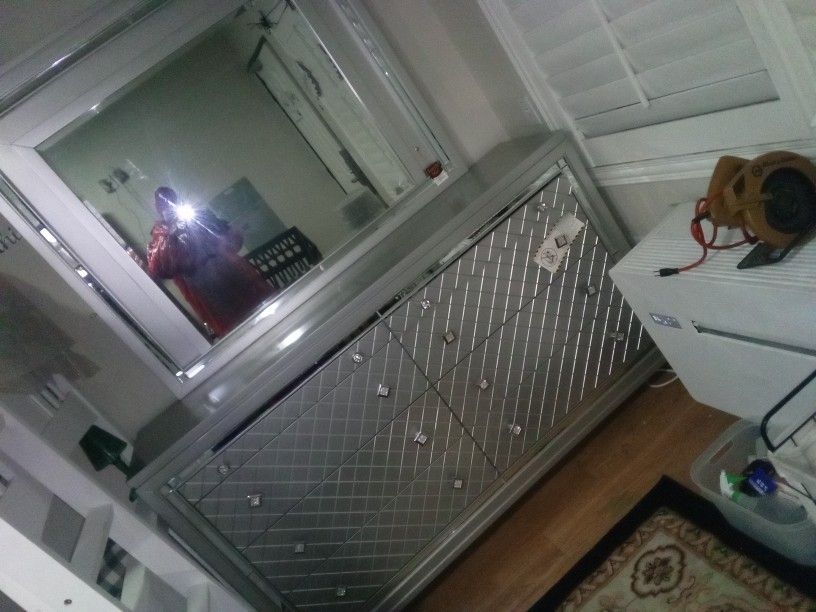 Dresser With Light Up Mirror 