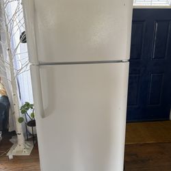 FRIDGIDAIRE Freezer/refridgerator
