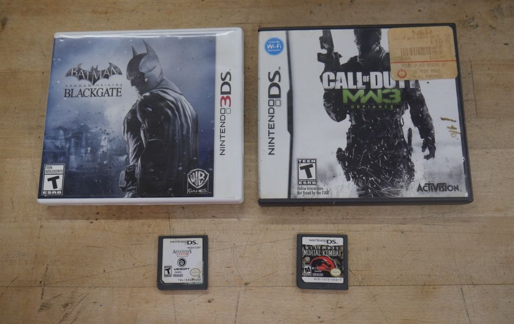 lot 4 nintendo 3ds ds Batman BlackGate 3DS with case ; Call of Duty MW3 Depiancs DS with case manual ; Ultimate Mortal Kombat DS ; Assassin's Creed II