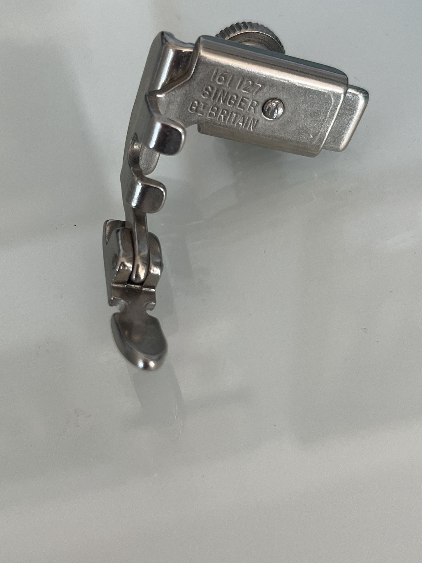161127 SINGER Metal Low Shank Adjustable Zipper Foot