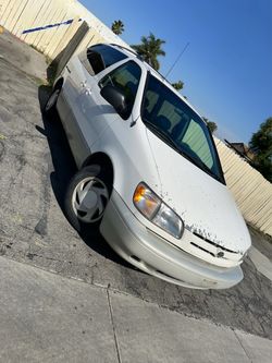 2000 Toyota Sienna XLE