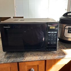 Panasonic Microwave With Rotating Plate