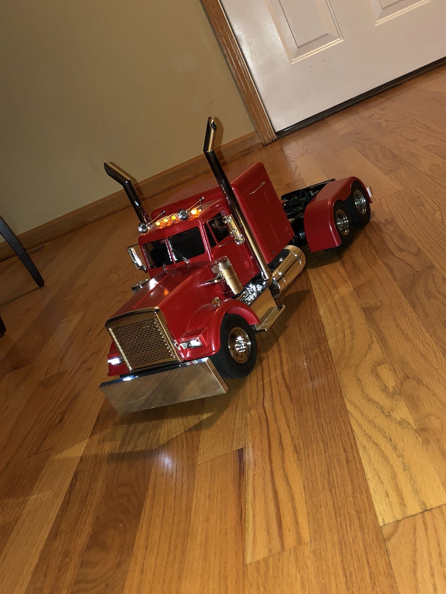 Tamiya 1:14 RC semi truck