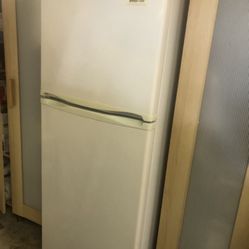 Magic Chef Fridge/freezer Top